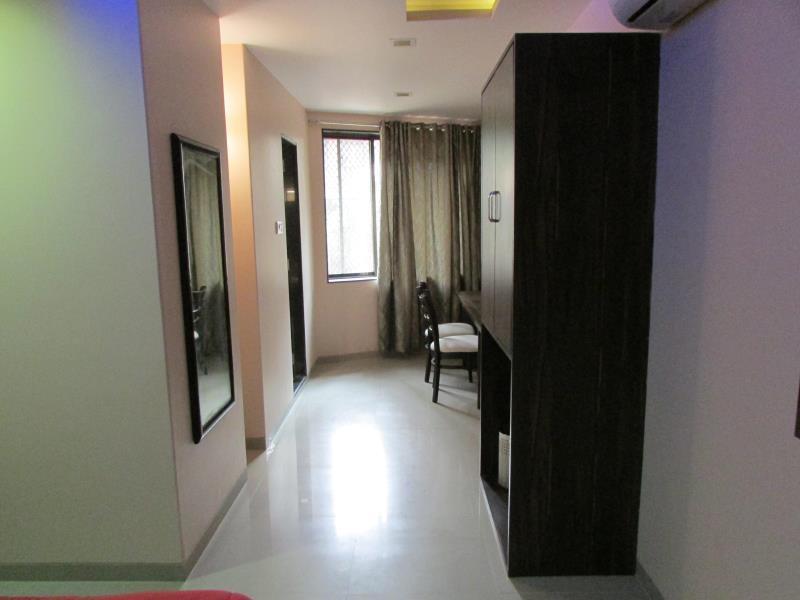 Oyo 49867 Hotel Kalpana Residency 뭄바이 외부 사진