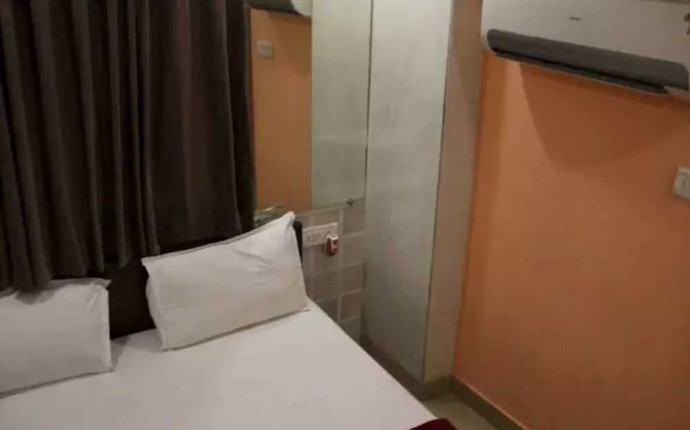 Oyo 49867 Hotel Kalpana Residency 뭄바이 외부 사진